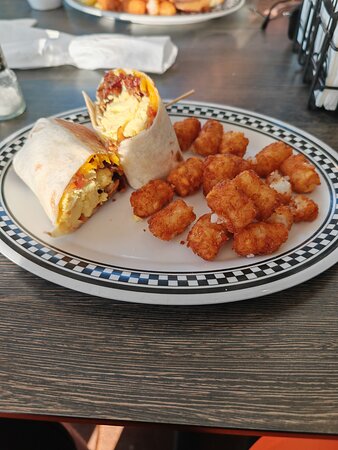 Downtown Diner Celebration signature dishes Breakfast Burrito
Chicken 'N Waffle
Shrimp 'N Grits